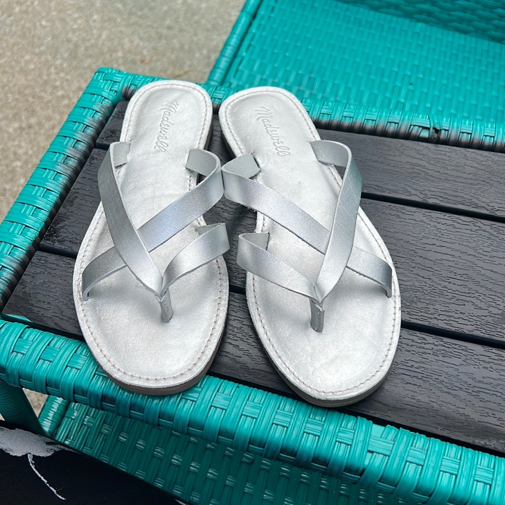 Madewell Risa sandal in metallic silver. Size 8 (fits snugly, 7.5 actual fit).